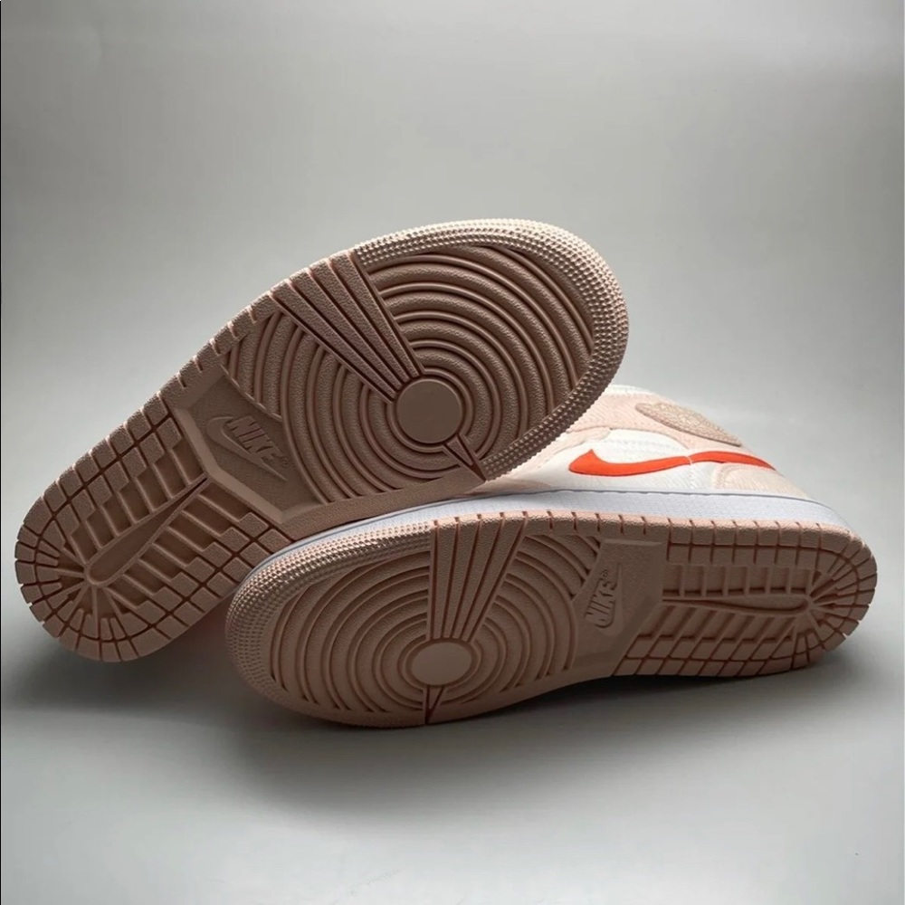 Air Jordan 1 Mid SE - Picture 4 of 5